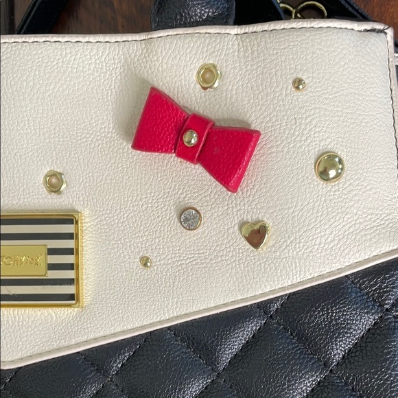 Betsey Johnson Shoulder Bag/ Satchel w/Removable Gold Chain Strap - Picture 10 of 16